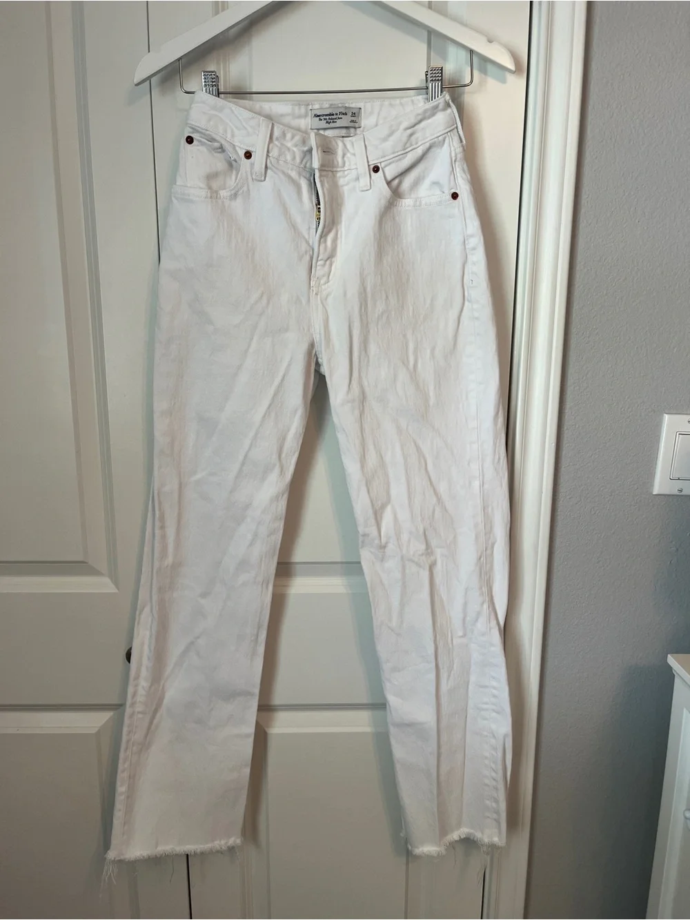 Abercrombie & Fitch White High-Rise Relaxed Jeans